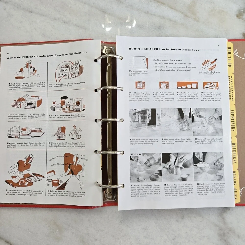 Betty Crocker's Picture Cook Book 1998 Facsimile of 1950 Edition (5 Ring Binder)